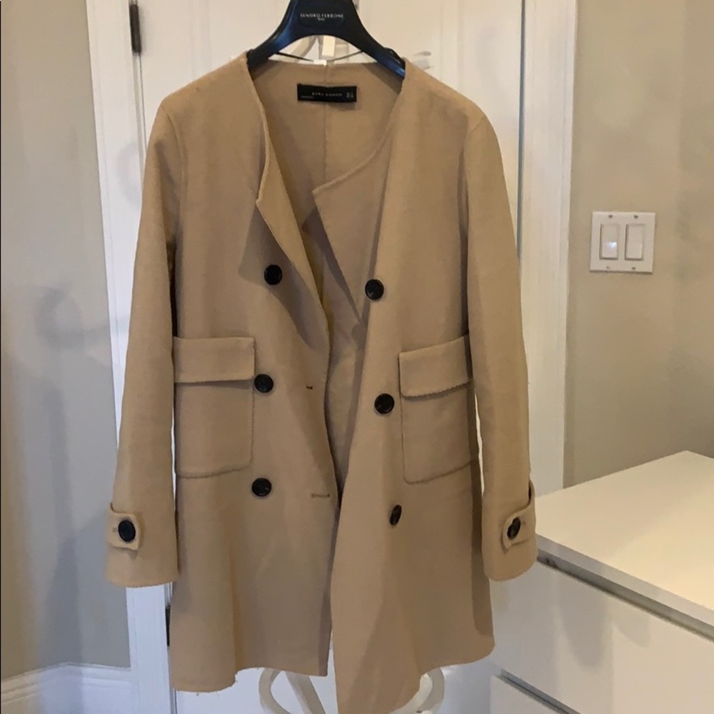Beige Zara coat for spring or autumn